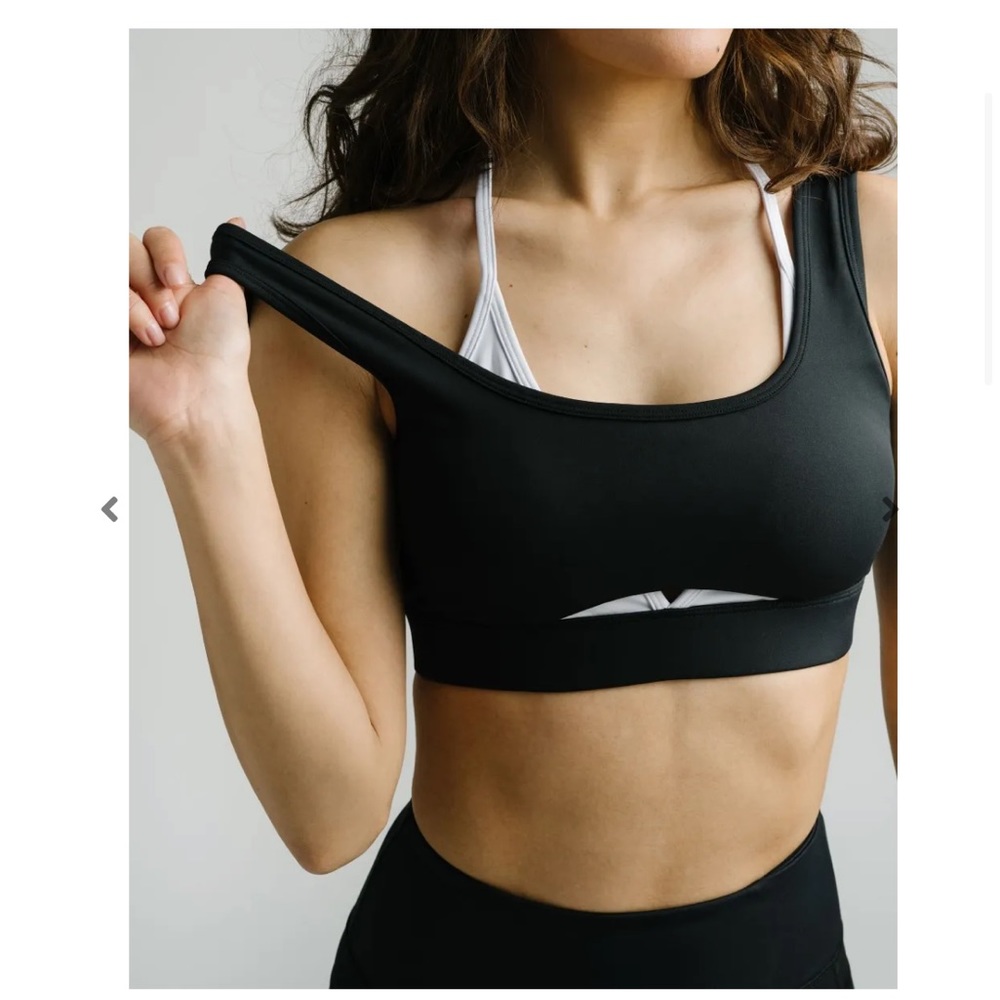 Black and white streamline bra